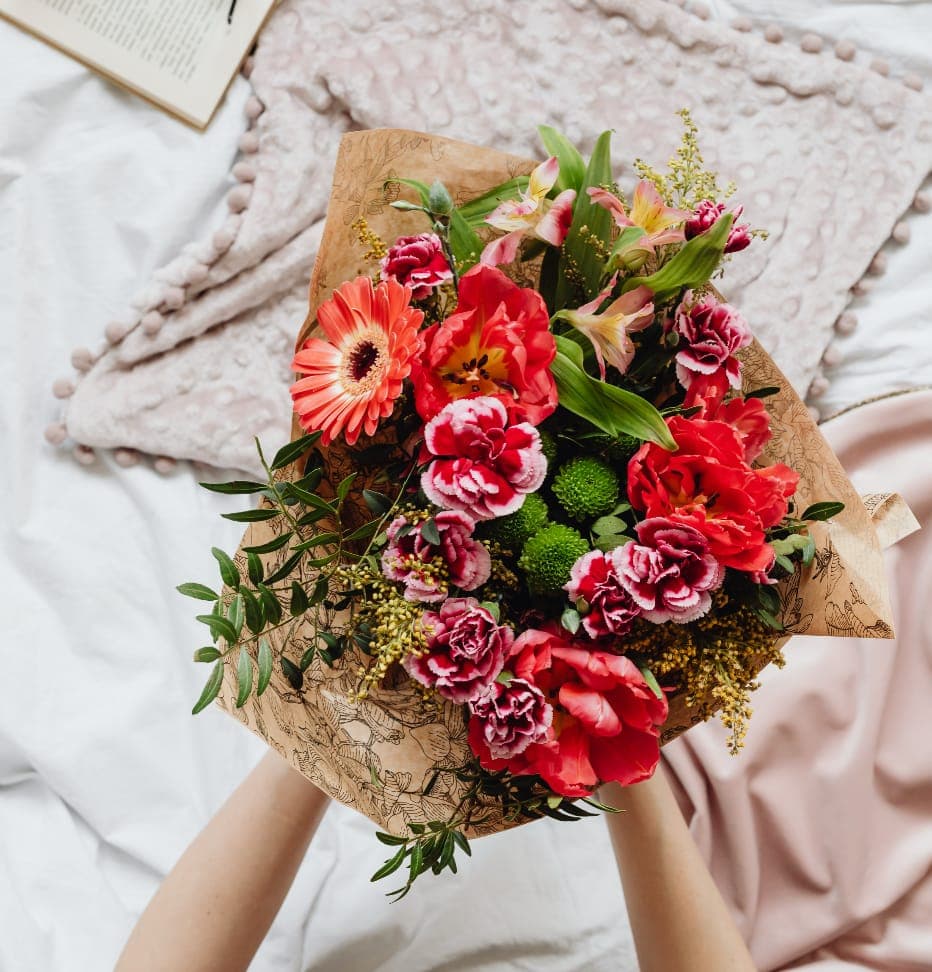 Bouquet Classique - Un bouquet élégant qui montre que vous pensez à elle. Chaque année, automatiquement.
